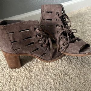 Super cute open toed heels with zipper back